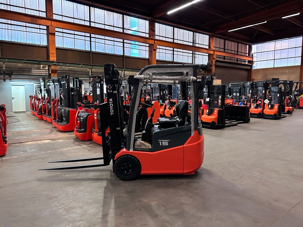 Toyota 1,5t Gabelstapler Elektro Triplex 4320mm Stapler 6