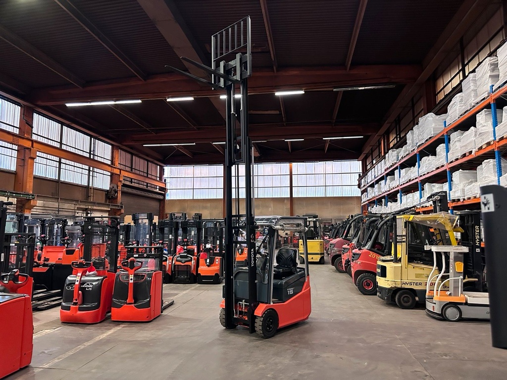 Toyota 1,5t Gabelstapler Elektro Triplex 4320mm Stapler 8