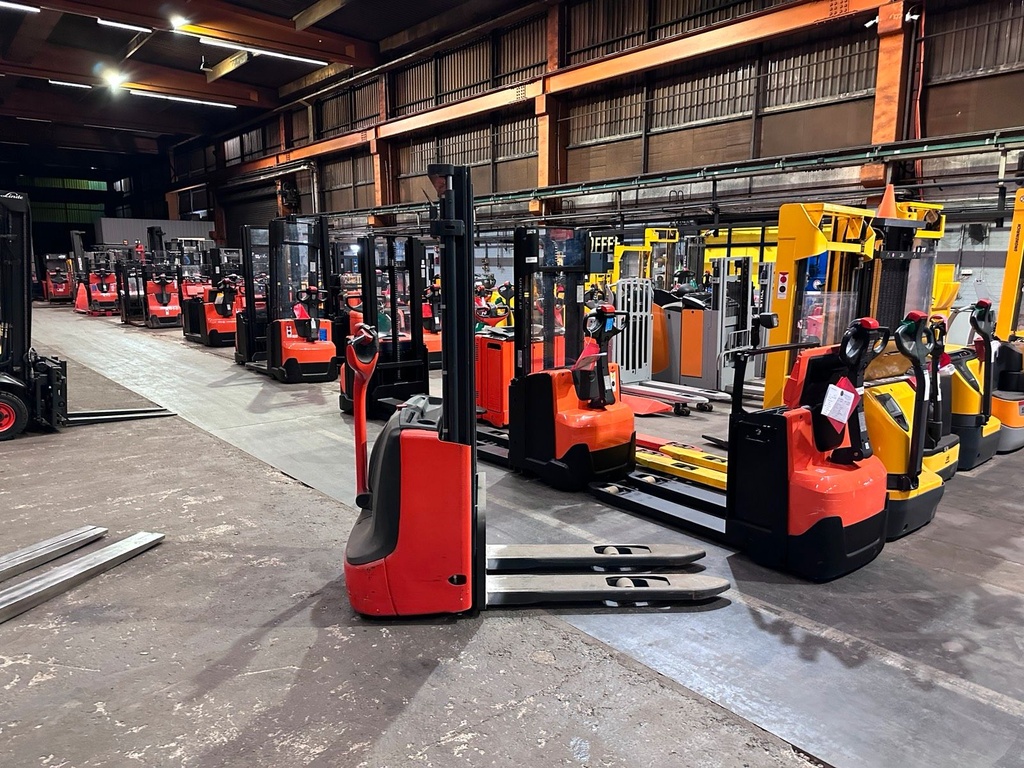 Linde L12 3000mm Hochhubwagen Elektro Stapler 5