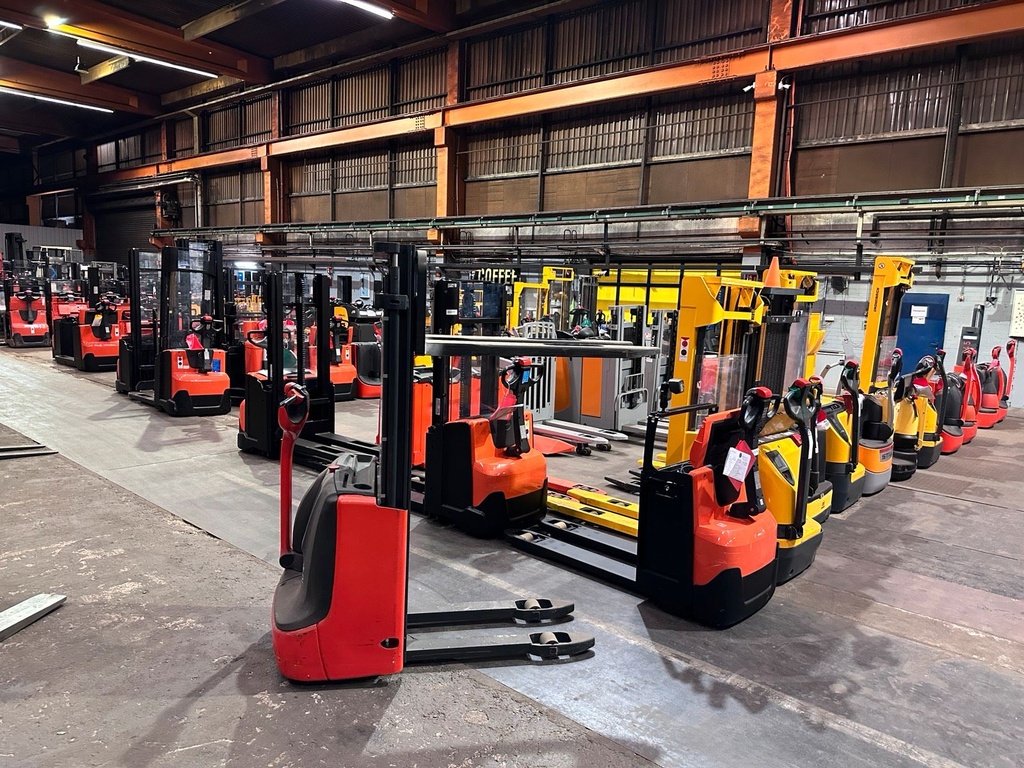 Linde L12 3000mm Hochhubwagen Elektro Stapler 8