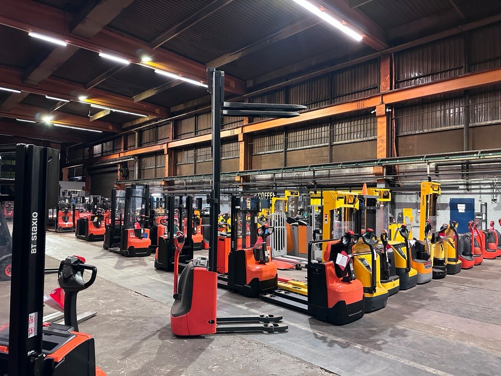 Linde L12 3000mm Hochhubwagen Elektro Stapler 9