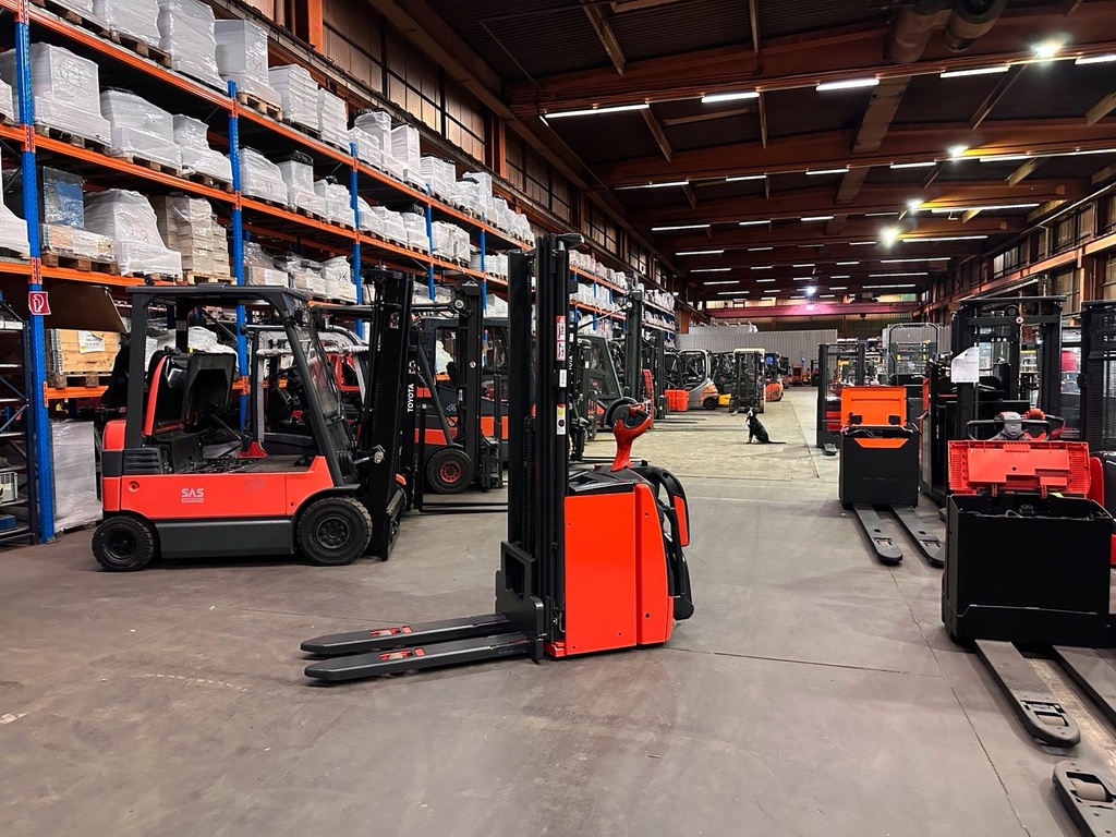 Linde L14AP Triplex 5316mm Hub Elektro Gabelstapler Hochhubwagen 4