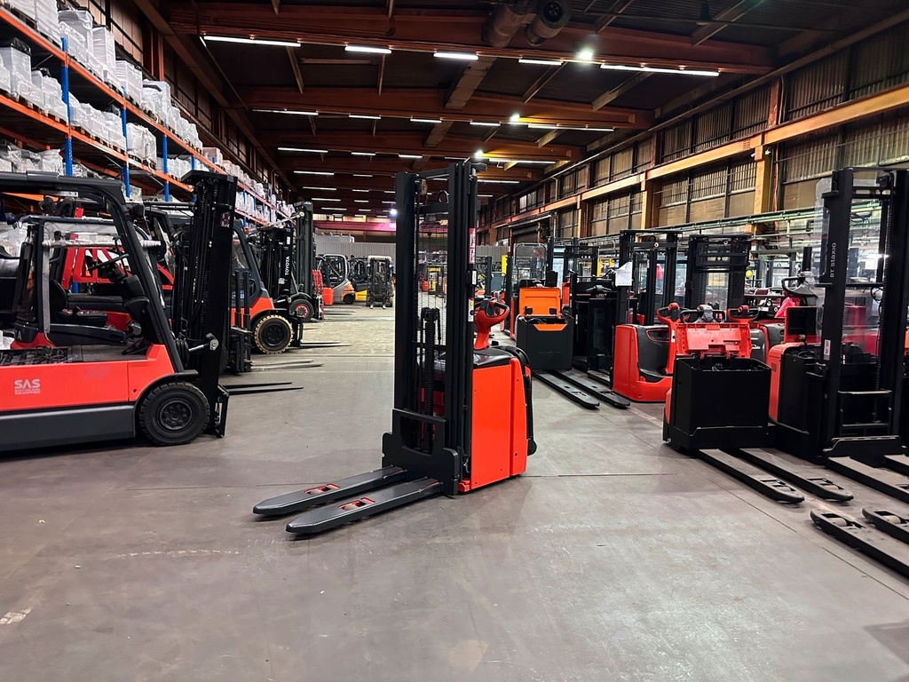 Linde L14AP Triplex 5316mm Hub Elektro Gabelstapler Hochhubwagen 5