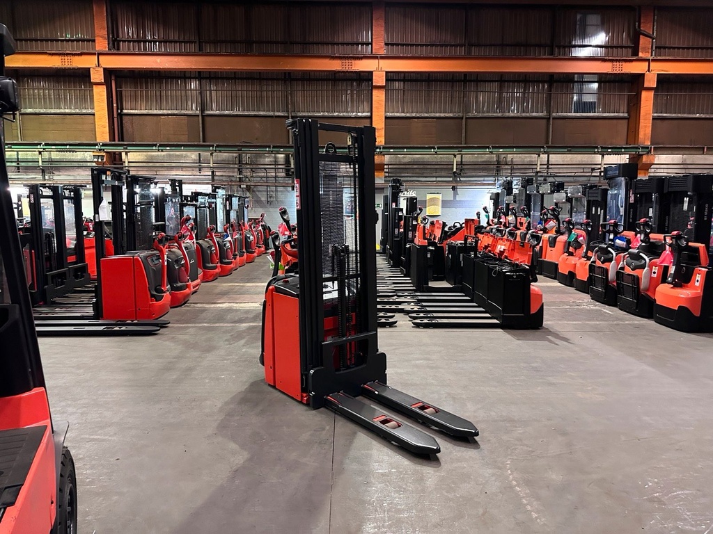 Linde L14AP Triplex 5316mm Hub Elektro Gabelstapler Hochhubwagen 7