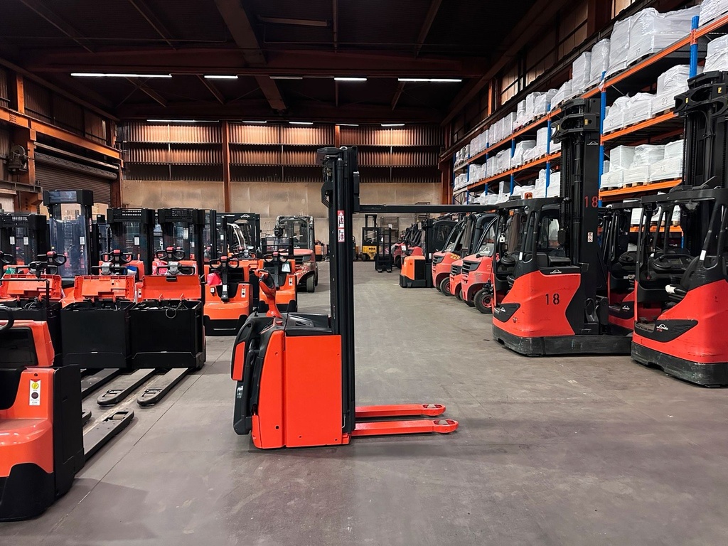 Linde L14AP Triplex 5316mm Hub Elektro Gabelstapler Hochhubwagen 8