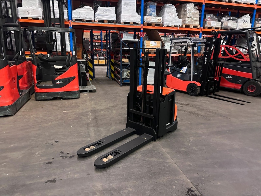 BT SWE200D 2018 Doppelstock Hochhubwagen Initialhub 3