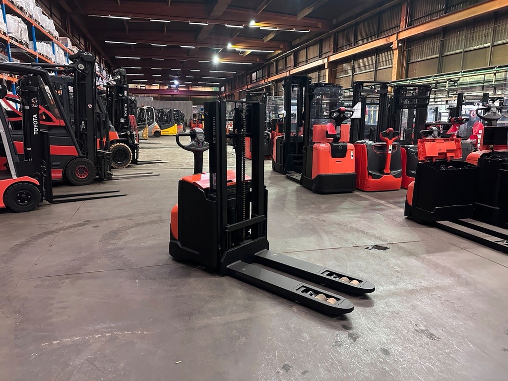 BT SWE200D 2018 Doppelstock Hochhubwagen Initialhub 4