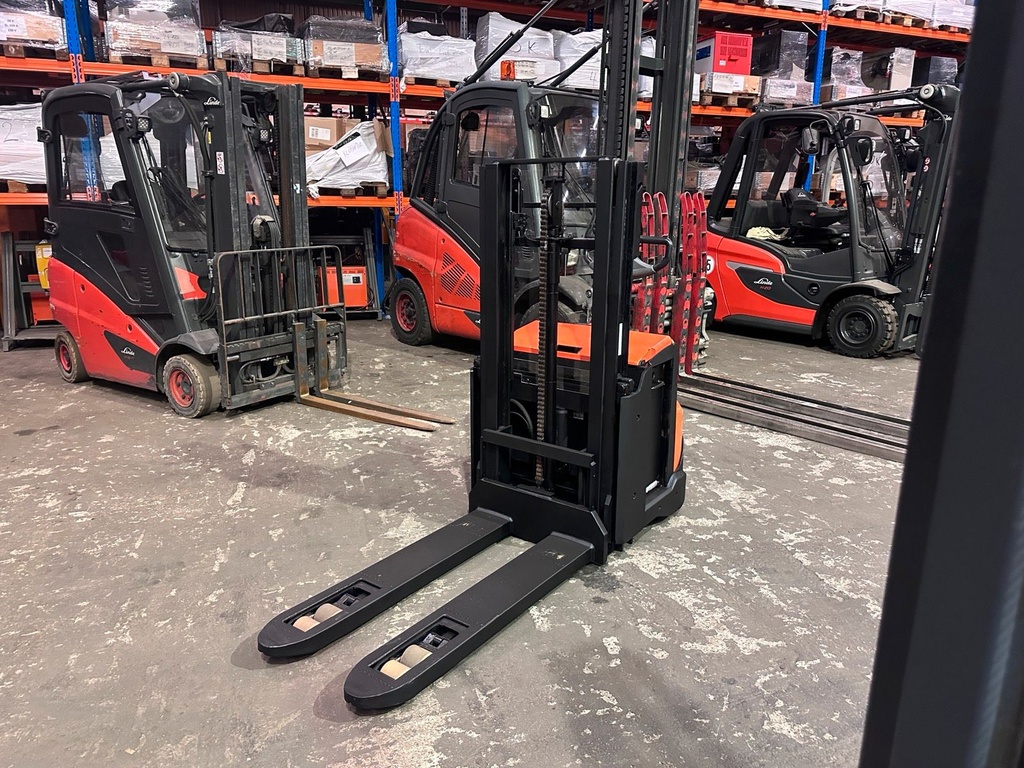 BT SWE200D 2018 Doppelstock Hochhubwagen Initialhub 9