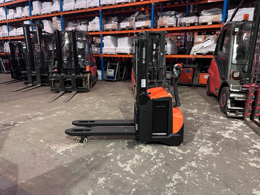 BT SWE200D 2018 Doppelstock Hochhubwagen Initialhub 11