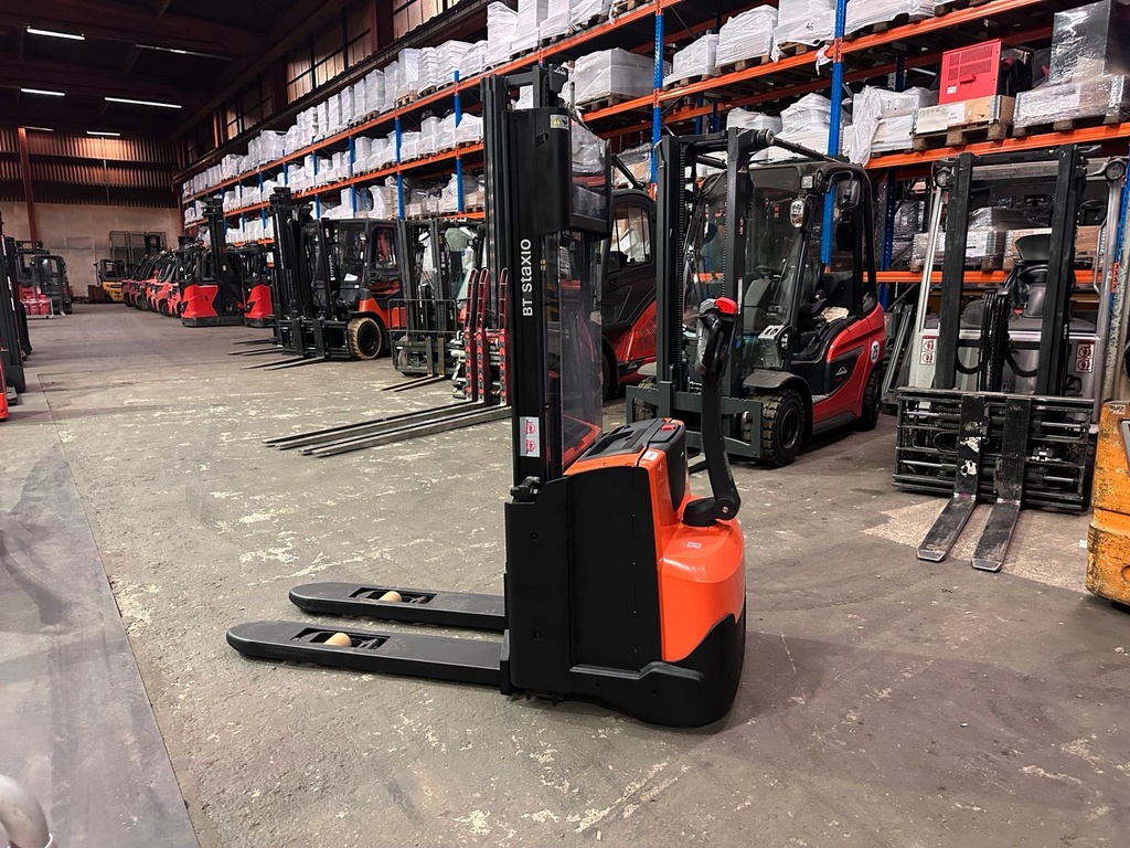 Toyota BT SWE120L Initialhub 2700mm Hub. Elektro Stapler 2