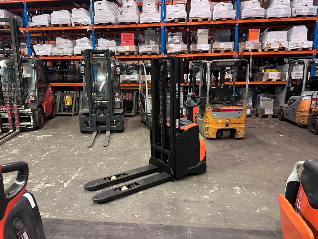 Toyota BT SWE120L Initialhub 2700mm Hub. Elektro Stapler 3