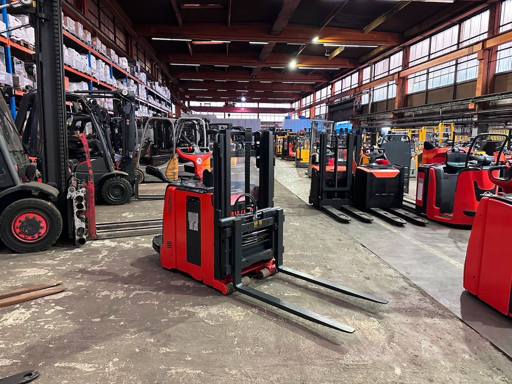 Linde L06AC AP Freitragender Hochhubwagen Zinkenversteller Seitenscheiber 4