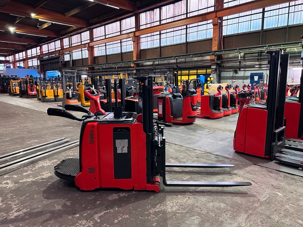 Linde L06AC AP Freitragender Hochhubwagen Zinkenversteller Seitenscheiber 5