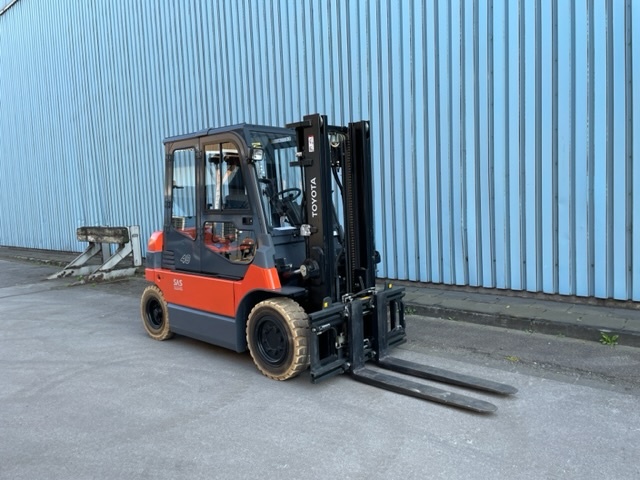 Toyota 3,5T Elektro Gabelstapler Zinkenversteller 