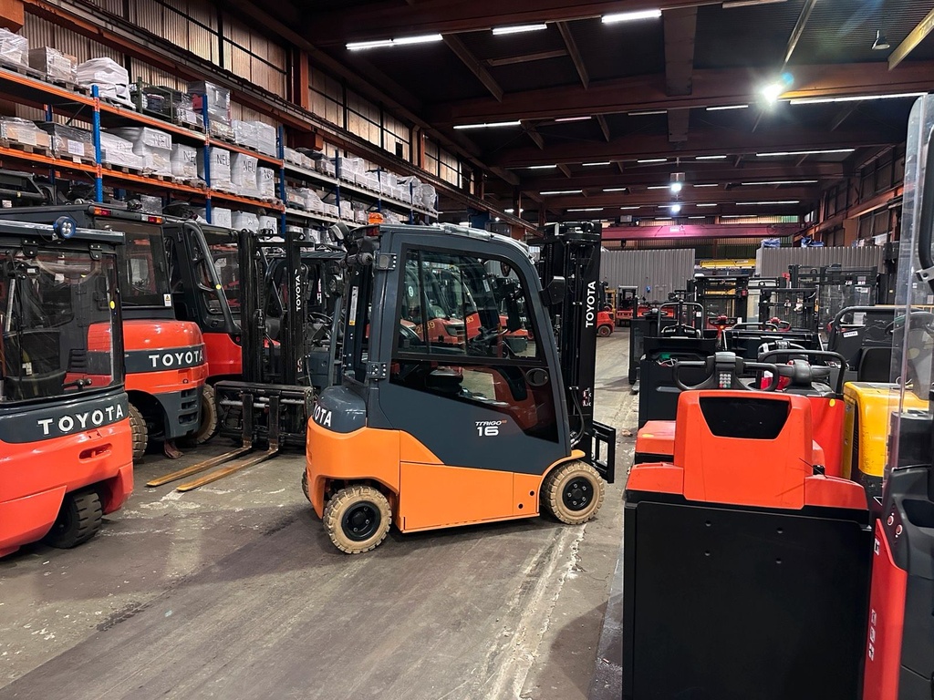 Toyota 8FBM16T 1,6t Triplex 4700mm Elektro Gabelstapler 20172