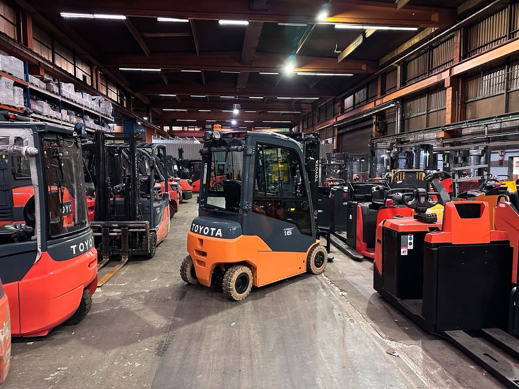 Toyota 8FBM16T 1,6t Triplex 4700mm Elektro Gabelstapler 20173