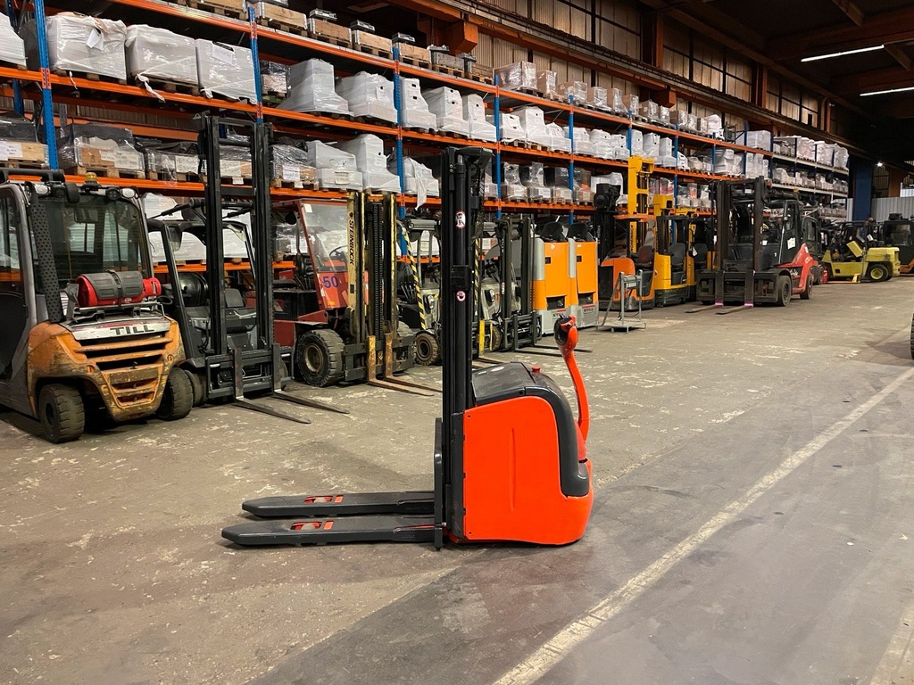 Linde L14 Triplex 4790mm hub. Elektro Hochhubwagen StaplerBild 4