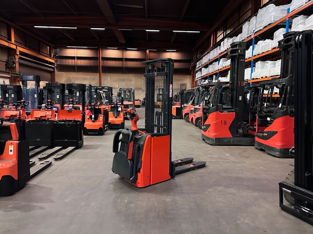 Linde L14AP Triplex 5316mm Hub Elektro Gabelstapler Hochhubwagen 