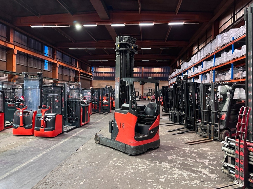 Linde R16 Schubmaststapler 8250mm Hub. Elektro Stapler 