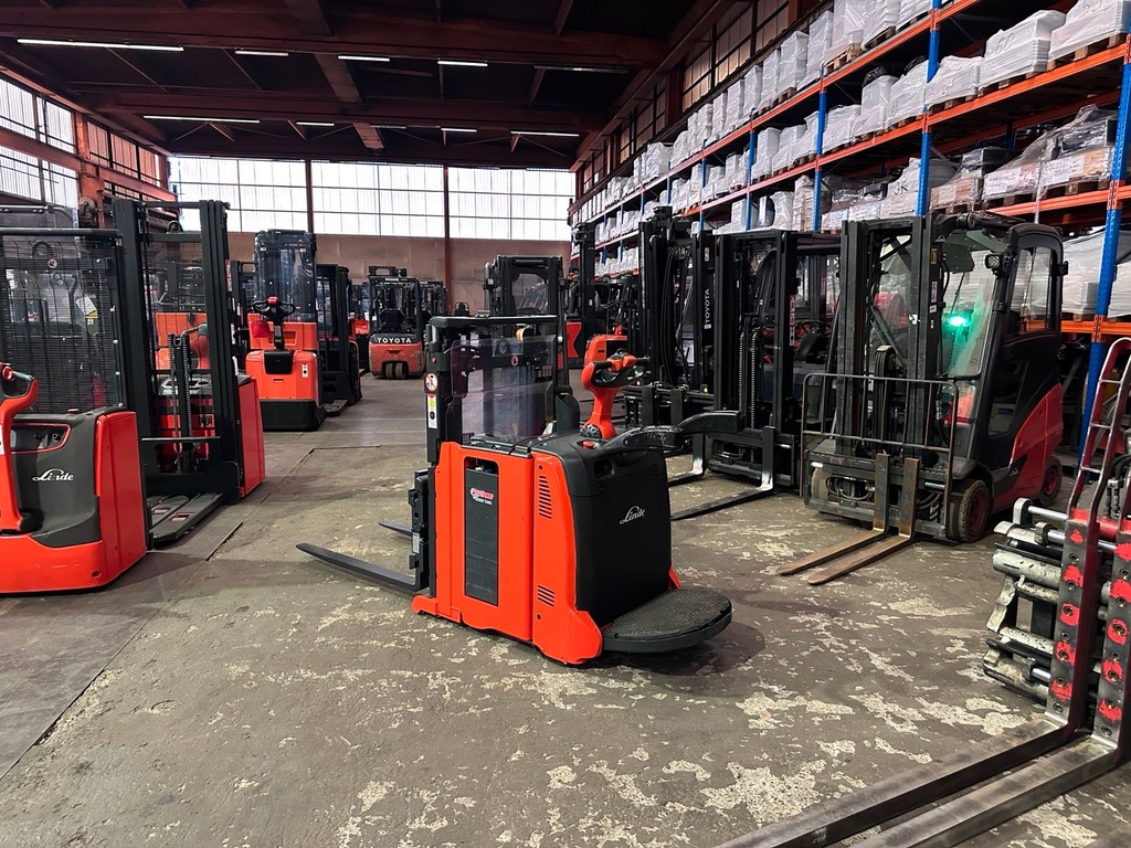 Linde L06AC AP Freitragender Hochhubwagen Zinkenversteller Seitenscheiber 