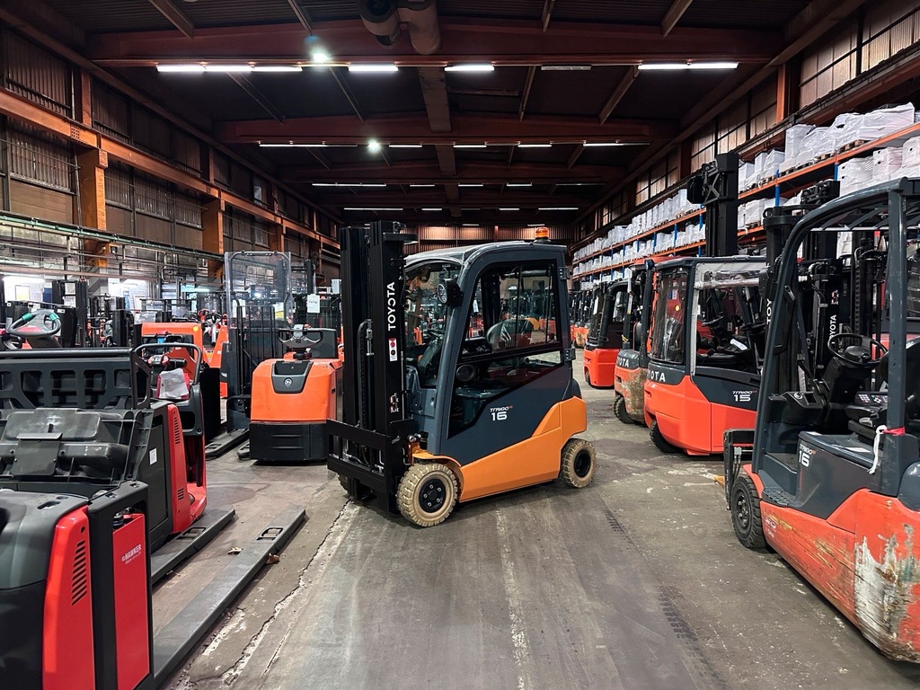 Toyota 8FBM16T 1,6t Triplex 4700mm Elektro Gabelstapler 2017